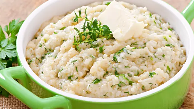 Ingin Sarapan Bebas Gluten tapi Bosan dengan Oatmeal? Berikut Resep Millet Porridge Gurih yang Praktis