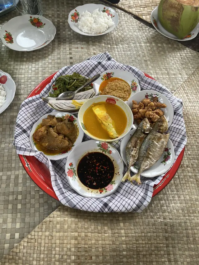 Desa Terong mengusung konsep wisata edukasi dan kuliner. Wisatawan terlibat dalam aktivitas desa, mulai dari mengenal pertanian lokal hingga mencicipi hasil olahan warga. (Liputan6.com/Tian)