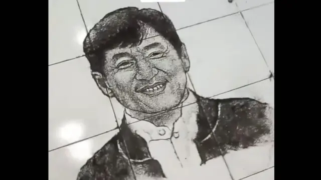 Viral Pria Bikin Gambar Karakter Utama Film Jumbo Pakia Sisa Potongan Rambut.  foto: TikTok @tauviqabyaastany