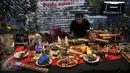 Pameran Jakarta Biennale bertema Maju Kena Mundur Kena di Gudang Sarinah, Jakarta, Sabtu (14/11/2015). Pameran ini diikuti seniman dari dalam dan luar negeri. Pameran berlangsung dari 15 November 2015 - 17 Januari 2016. (Liputan6.com/ Gempur M Surya)