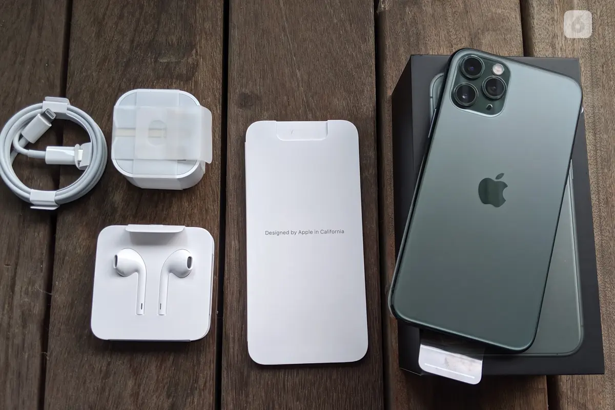Unboxing iPhone 11 Pro. Liputan6.com/Yuslianson