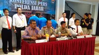 Kapolda Jawa Barat, Irjen Agung Budi Maryoto, merilis kasus suap di Pilkada Garut