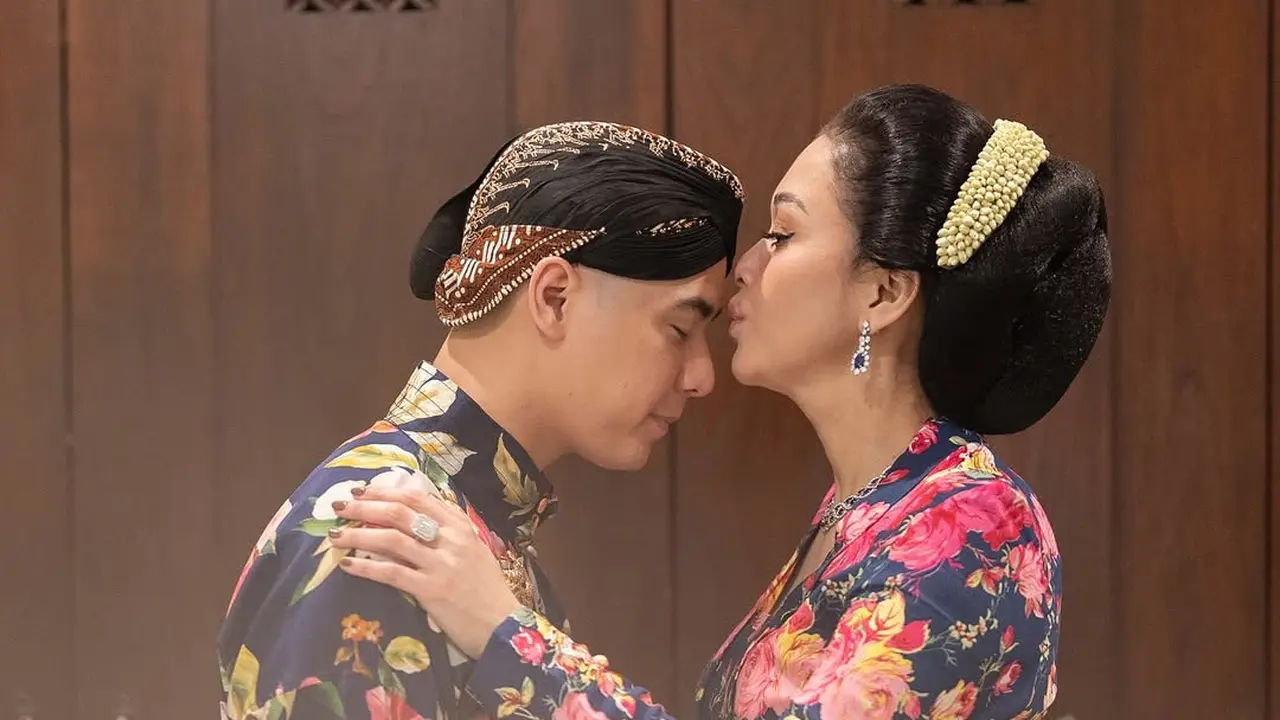 7 Model Anting Gantung untuk Ibu-ibu Usia 50an, Pilihan Maia Estianty di Siraman Al Curi Perhatian