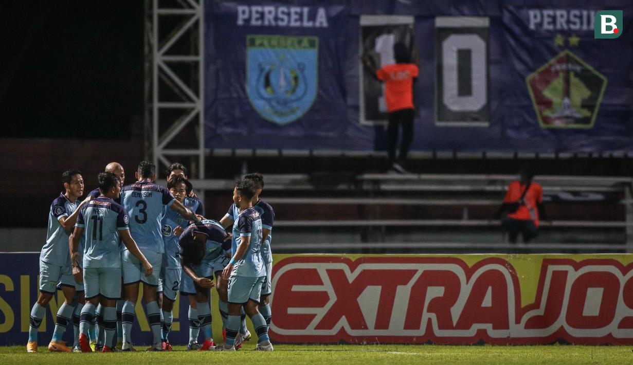 Persela Lamongan berhasil menang 1-0 dalam laga pekan kesembilan BRI Liga 1 2021/2022 melawan Persik Kediri melalui gol tunggal Malik Risaldi yang berlangsung di Stadion Moch Soebroto, Magelang, Senin (25/10/2021) malam. (Bola.com/Bagaskara Lazuardi)
