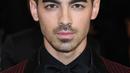Di sisi lain tersiar kabar bahwa pembicaraan soal pernikahan nampaknya masih jauh dalam rencana hidup Joe Jonas. Mengingat keduanya tengah sibuk dalam urusan kariernya, Joe yang sibuk dalam bermusik. (AFP/Bintang.com)