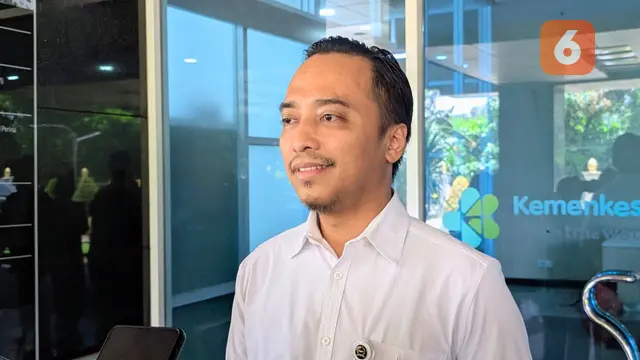 Kepala Biro Komunikasi dan Informasi Publik Kemenkes, Aji Muhawarman