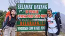 Kecintaannya terhadap petualangan dan ketinggian, membuat aktris hits FTV ini juga mendaki gunung prau. Gunung setinggu 2590 mdpl tersebut sukses didaki sampai puncak oleh Debby Sagita.(Liputan6.com/IG/@debisagita)