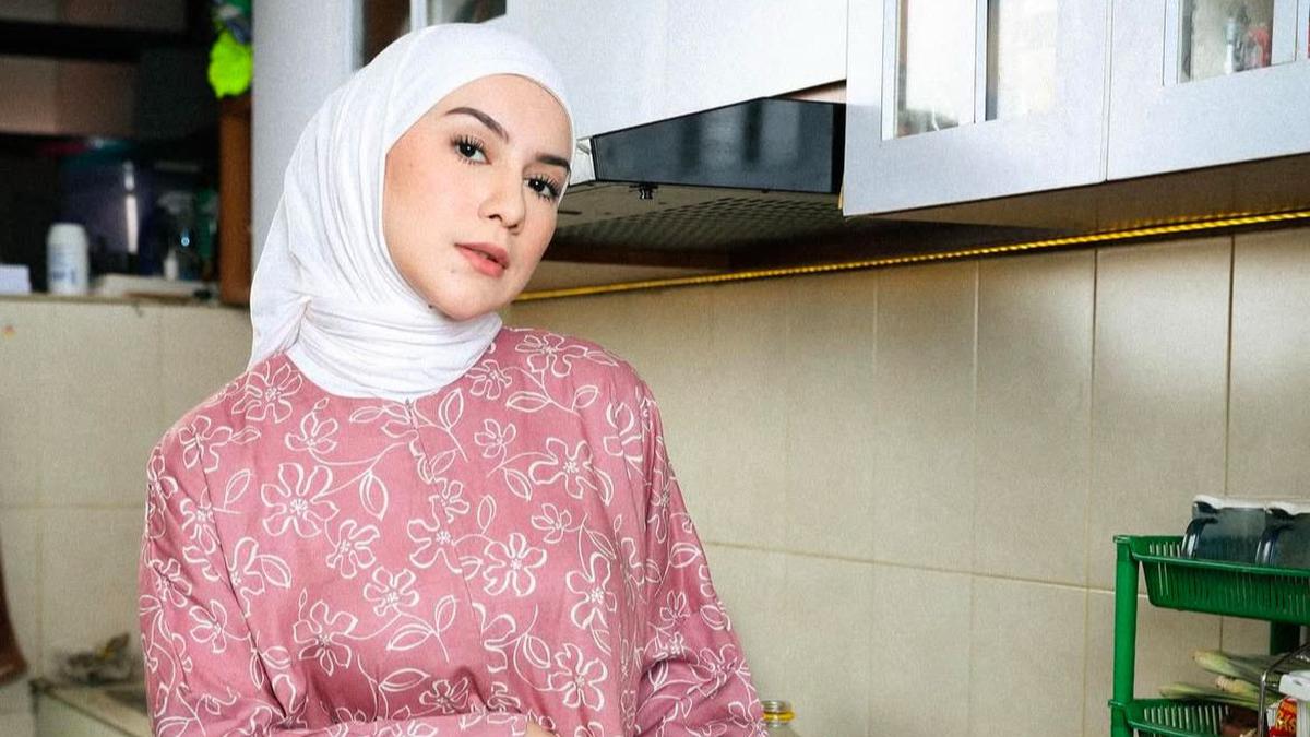 Irish Bella Buktikan Daster Bisa Stylish untuk Berpergian, Intip Koleksinya yang Premium
