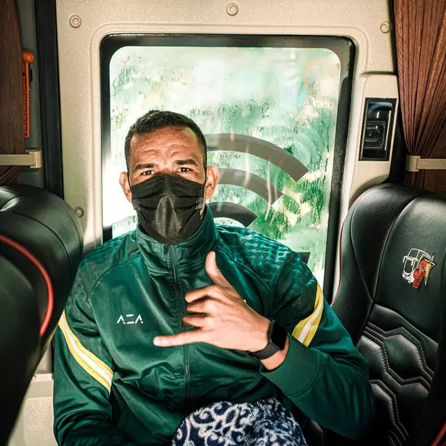 Berangkat ke Jakarta, Ini 6 Potret Punggawa Persebaya saat di Bus