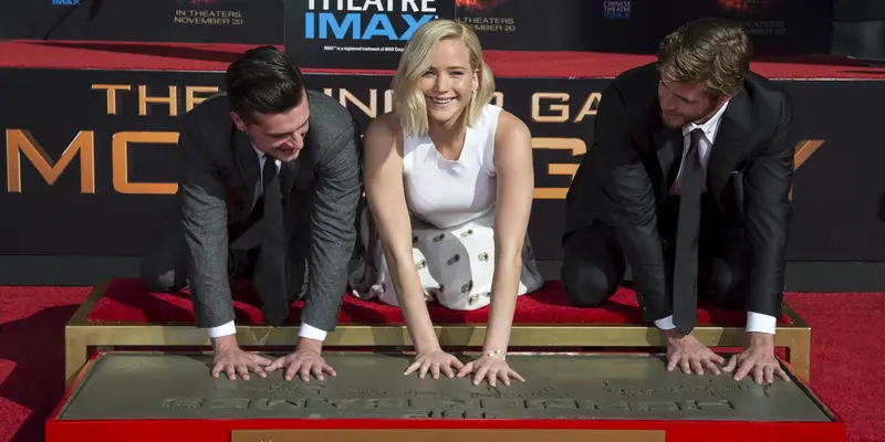 20151101-Pemain Hunger Games Tinggalkan Jejak di TCL Chinese theatre