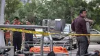 Seorang pria melompat dari lantai 56 Menara BCA, Thamrin, Jakarta Pusat, Selasa (7/10/2014) (Liputan6.com/Faizal Fanani)