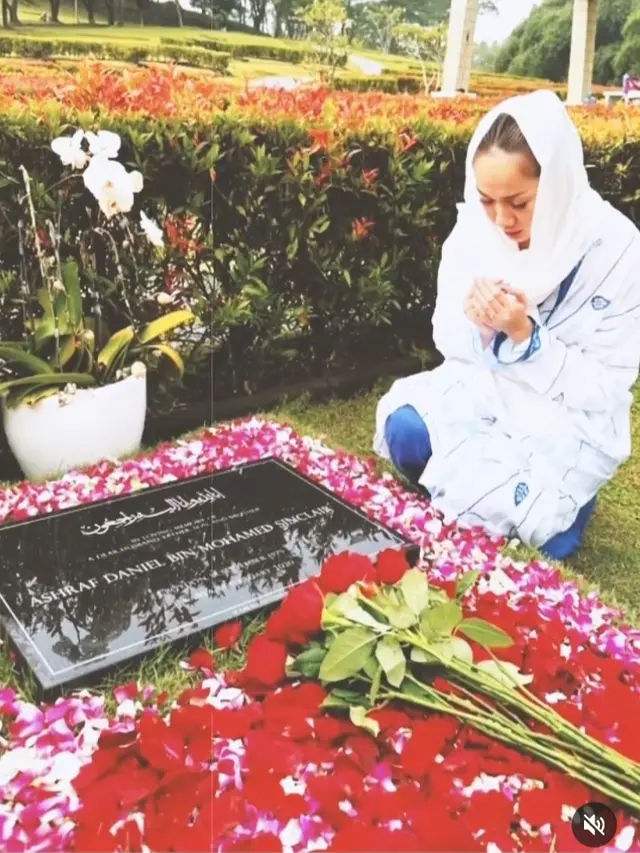 Bunga Citra Lestari ziarah makam Ashraf Sinclair dalam momen mengenang hari pernikahan 14 tahun yang lalu (Foto: Instagram bclsinclair)