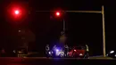 Petugas memblokir jalan di dekat area ledakan  di Austin, Texas (18/3). Belum ada orang yang ditangkap terkait rentetan serangan bom ini. Polisi dan FBI bahkan belum bisa mengendus jejak para pelaku. (AP Photo/Eric Gay)