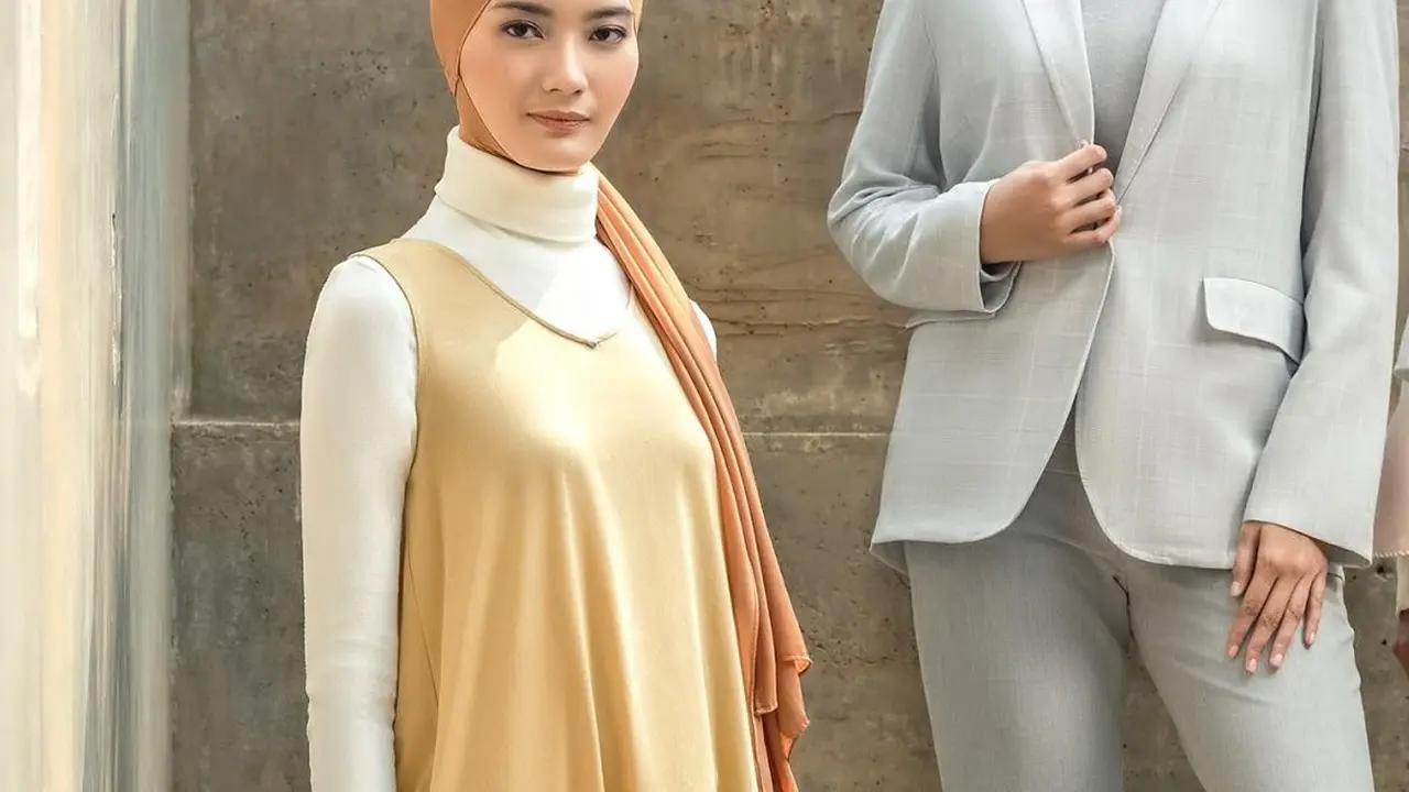 Inspirasi Gaya Hijab Minimalis dengan HEATTECH T-shirt Fleece Turtleneck, Siap Upgrade Penampilan?