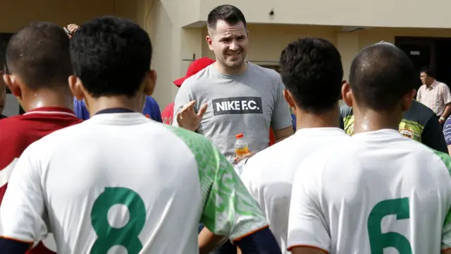 Simon McMenemy