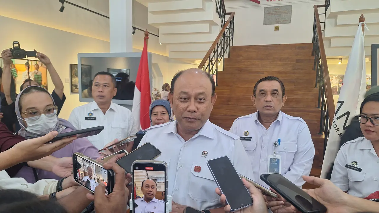 Kepala Badan Gizi Nasional, Dr. Ir. Dadan Hindayana, menyebutkan bahwa transformasi restoran menjadi dapur gizi mampu menyediakan ribuan porsi makanan sehat bagi anak sekolah dan ibu hamil setiap harinya. (Foto: Adinda Retno Aryani/Liputan6.com)