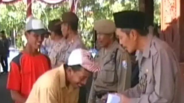 Demi Zakat Rp 50 Ribu, 2 Ribu Tukang Becak Rela Antre