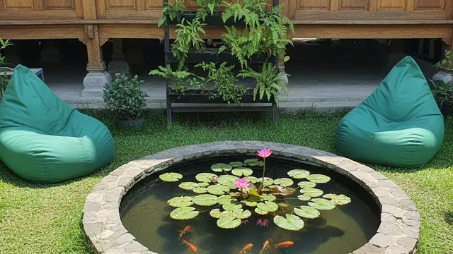 Desain Teras Rumah dengan Taman Mini di Desa. AI