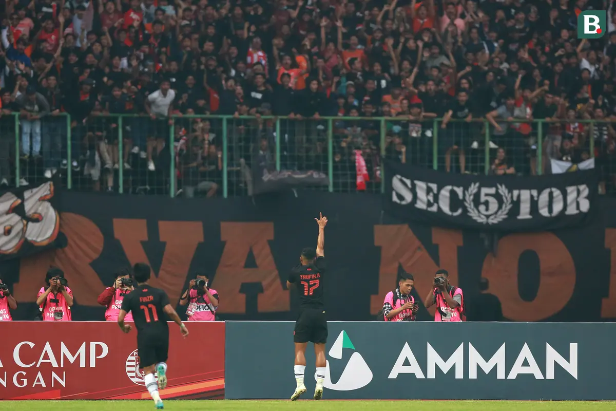 Foto: Bermain di Depan Ribuan The Jakmania, Persija Jakarta Dikalahkan Klub Malaysia di Laga Uji Coba
