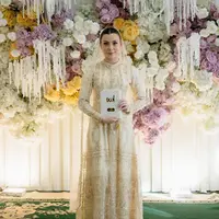 Lihat di sini gaya calon istri Harris Vriza, Haviza Devi di momen pengajian jelang menikah. [@hohmstudios].