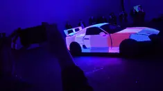 Sebuah mobil bagian dari produksi film Fast and Furious terparkir di sebuah gudang dekat Grantham di Lincolnshire, Inggris, Kamis (21/9). Lokasi ini akan dibuka untuk umum bagi yang ingin melihat langsung mobil-mobil tersebut. (BEN STANSALL/AFP)