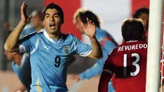Ekspresi striker Uruguay Luis Suarez ketika berhadapan dengan Peru pada laga perdana Grup C Copa America di San Juan, Argentina, 4 Juli 2011. AFP Photo/ALEJANDRO PAGNI
