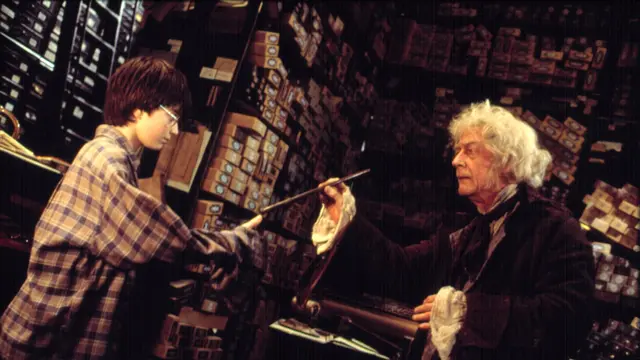[Bintang] John Hurt