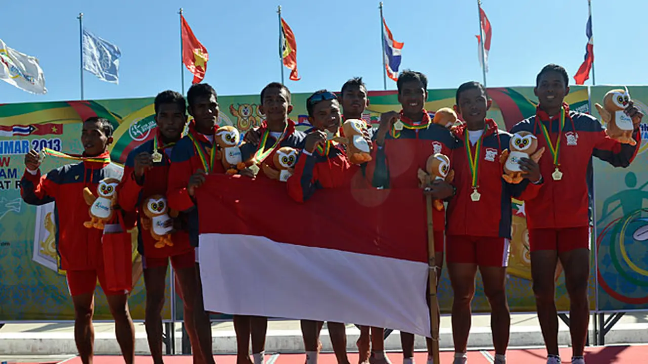 emas-rowing-131217c.jpg