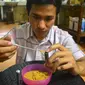 Mahasiswa Malang temukan baterai dari serbuk tulang ikan (Liputan6.com / Zainul Arifin)