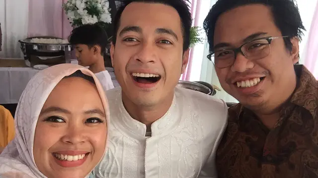 [Bintang] 5 Potret Kebahagiaan Pernikahan Eza Gionino dan Meiza Aulia