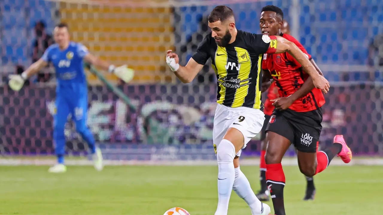 Foto: Melihat Aksi Karim Benzema Saat Membantu Al Ittihad Hajar Al Riyadh, Akhirnya Cetak Gol