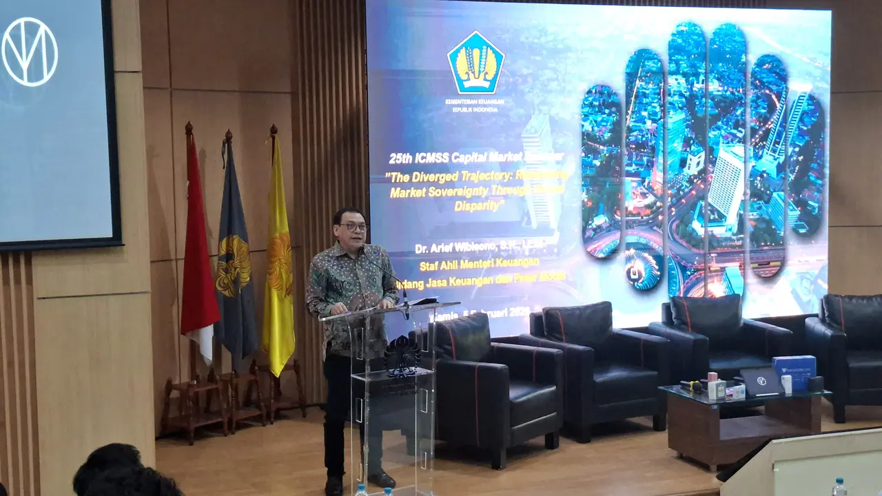 Staf Ahli Bidang Jasa Keuangan dan Pasar Modal Kemenkeu Arief Wibisono di Capital Market Seminar, di Fakultas Ekonomi Bisnis Universitas Indonesia, Depok, Jawa Barat, Kamis (5/2/2026). (Foto: Liputan6.com/Arief RH)