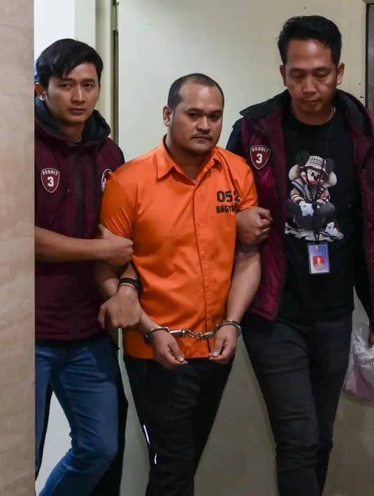 Chaowalit Thongduang ditangkap tim gabungan kepolisian Indonesia di Bali, pada 30 Mei 2024. (Bay ISMOYO/AFP)