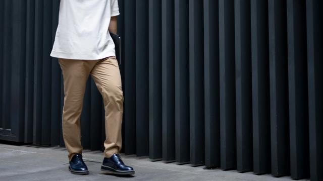 Ilustrasi celana chino pria