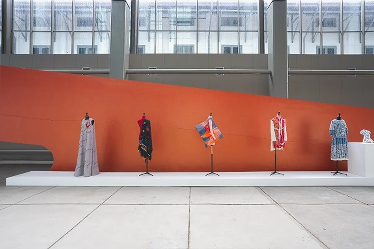 Kepeduliaan Terhadap Kesehatan Jantung Digambarkan Melalui Fashion, Karya Seni, Hingga Buku