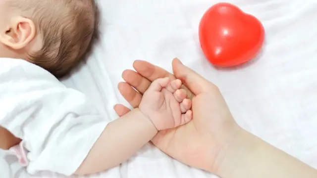 Cara Menangani Bayi yang Mengalami Perut Kembung dan Muntah