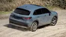 Sebagai compact crossover, HR-V terbilang cocok untuk diajak melakukan overland atau off-road ringan. Honda memberikan opsi All-Wheel Drive (AWD) untuk HR-V versi Amerika. Tidak hanya itu, fitur Honda Sensing turut hadir memberikan kenyamanan dan keamanan berkendara lebih. (Source: netcarshow.com)