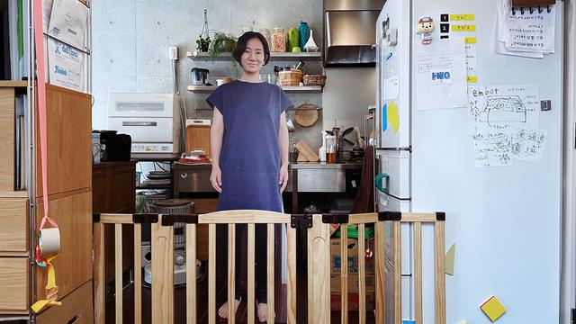 Ayah Ini Punya Cara Unik Cegah Anak Menangis saat Tak Ada Ibunya