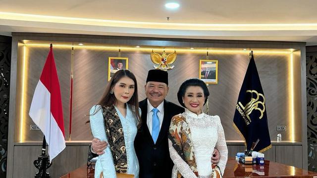 Tampilan Srikandi Keluarga Otto Hasibuan saat Pelantikan Wakil Menteri dari Istri, Putrinya, hingga Jessica Mila. [@nataliahasibuan]