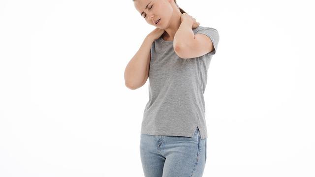 Ilustrasi mengalami leher kaku