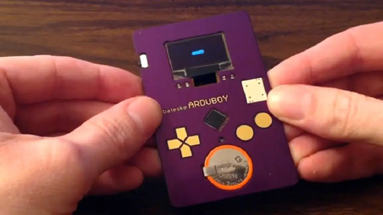 `Game Boy` Unik Ini Hanya Seukuran Kartu Kredit