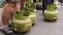 Di Tangerang, Banten, warga mengeluhkan sulitnya mendapatkan gas melon selama lebih dari seminggu terakhir. (Magang/Liputan6.com/Muhammad Rizal)