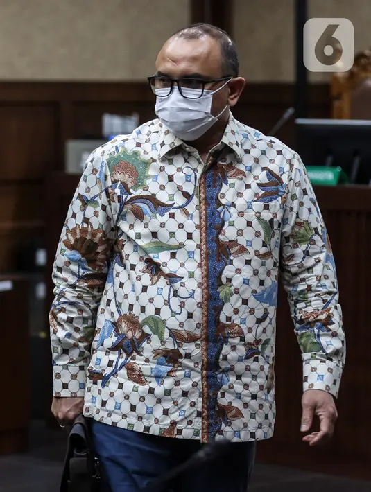 Dengan begitu, Hakim Fahzal menilai surat dakwaan Jaksa terhadap Anang sudah sesuai dengan aturan yang berlaku sebagaimana syarat formil dan materiil. (Liputan6.com/Johan Tallo)