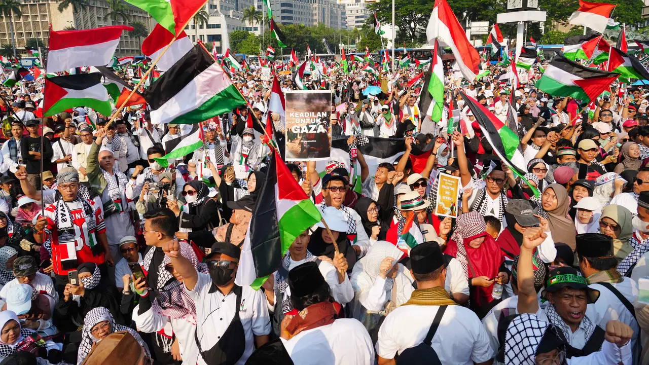 Ribuan Orang Gelar Aksi Bela Palestina di Kawasan Patung Kuda Jakarta