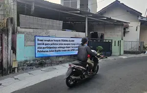 Usulan Tak Digubris Pemkot, Warga Depok Patungan Benahi Jalan Demi Bebas Macet