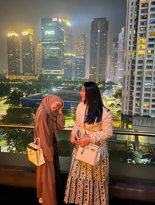 Margin Wieeherm merupakan sosok sahabat yang baik bagi Lesti. Lesti sering bercerita dengan Margin yang karakternya sebagai pendengar yang baik. Kini saat ada masalah, Margin pun memberi dukungannya untuk Lesti. (Liputan6.com/IG/@marginw)