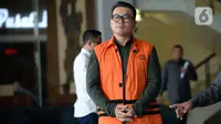 Mantan Dirut Perum Perindo, Risyanto Suanda berjalan keluar usai menjalani pemeriksaan di Gedung KPK, Jakarta, Senin (20/1/2020). Berkas perkara tersangka Risyanto Suanda terkait kasus dugaan korupsi kuota impor ikan tahun 2019 telah lengkap (P21) dan siap untuk disidangkan (merdeka.com/Dwi Narwoko)