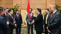 Presiden Jokowi menggelar pertemuan bisnis bersama Kamar Dagang Indonesia di Tiongkok (INACHAM) dan sejumlah pengusaha Tiongkok, Jumat (28/7/2023).(Foto: Laily Rachev - Biro Pers Sekretariat Presiden)