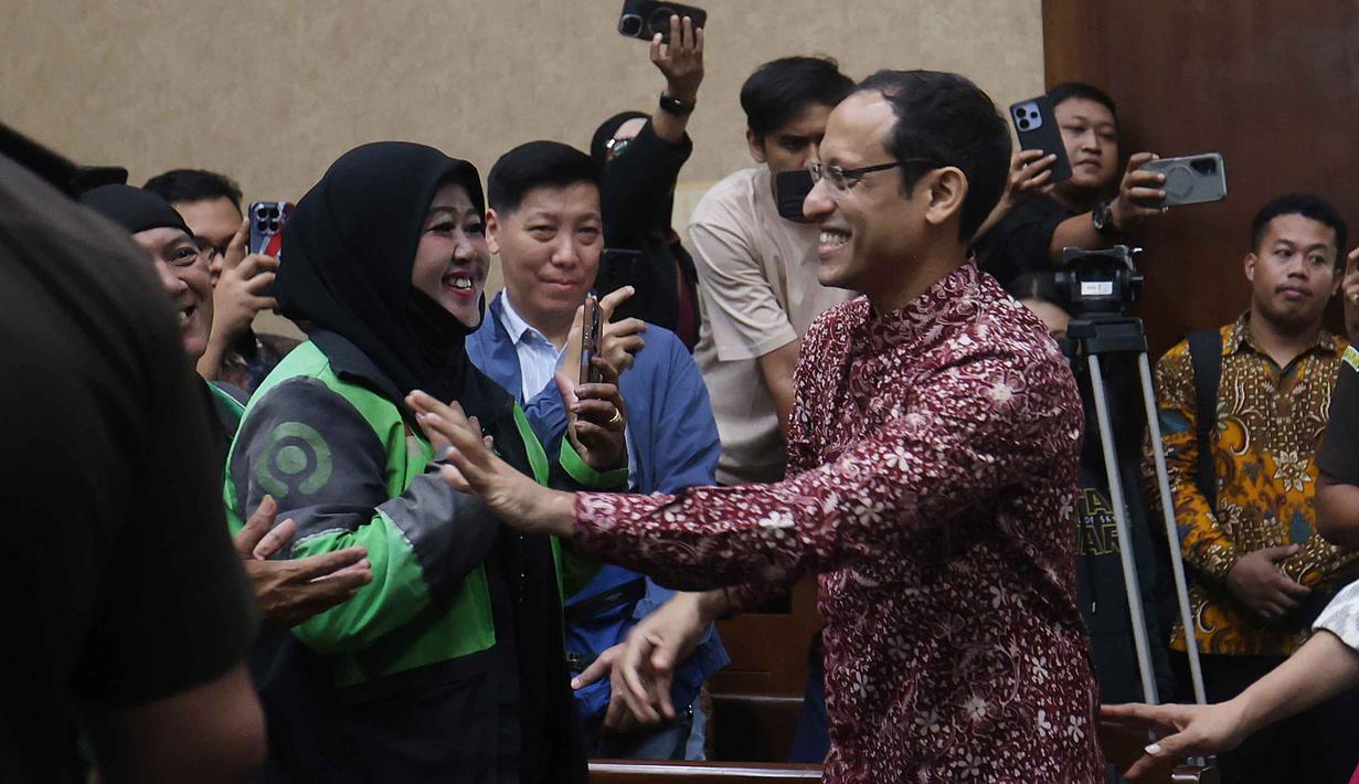 Mantan Menteri Pendidikan, Kebudayaan, Riset dan Teknologi (Mendikbudristek), Nadiem Makarim sesaat sebelum menjalani persidangan lanjutan di Pengadilan Tindak Pidana Korupsi Jakarta (Tipikor) Jakarta, Senin (2/2/2026). Mantan Menteri Pendidikan, Kebudayaan, Riset dan Teknologi (Mendikbudristek), Nadiem Makarim kembali menjalani sidang kasus dugaan korupsi pengadaan laptop chromebook. (Kapanlagi.com/Budy Santoso)