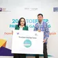 Direktur IIEF Diana Kartika meluncurkan Authorized Test Center (ATC) sebagai lembaga resmi penyelenggara TOEFL ITP di Indonesia kepada Lukman Hidayat dari Brawijaya Learning Centre. Foto: liputan6.com/sok.IIEF